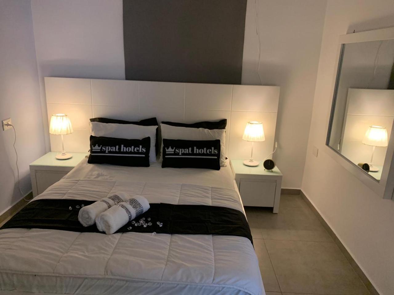 Spat Apartments Bat Yam Esterno foto